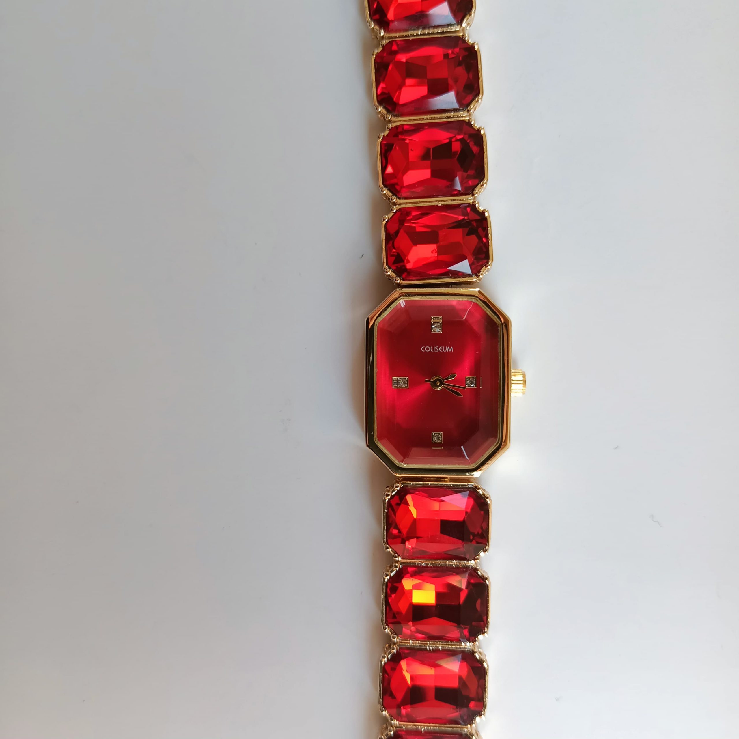 Sekizgen kırmızı saat